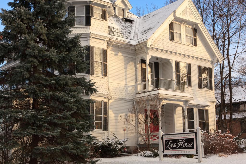 Lang House On Main Street Bed & Breakfast Bed & Breakfast Burlington Exterior photo