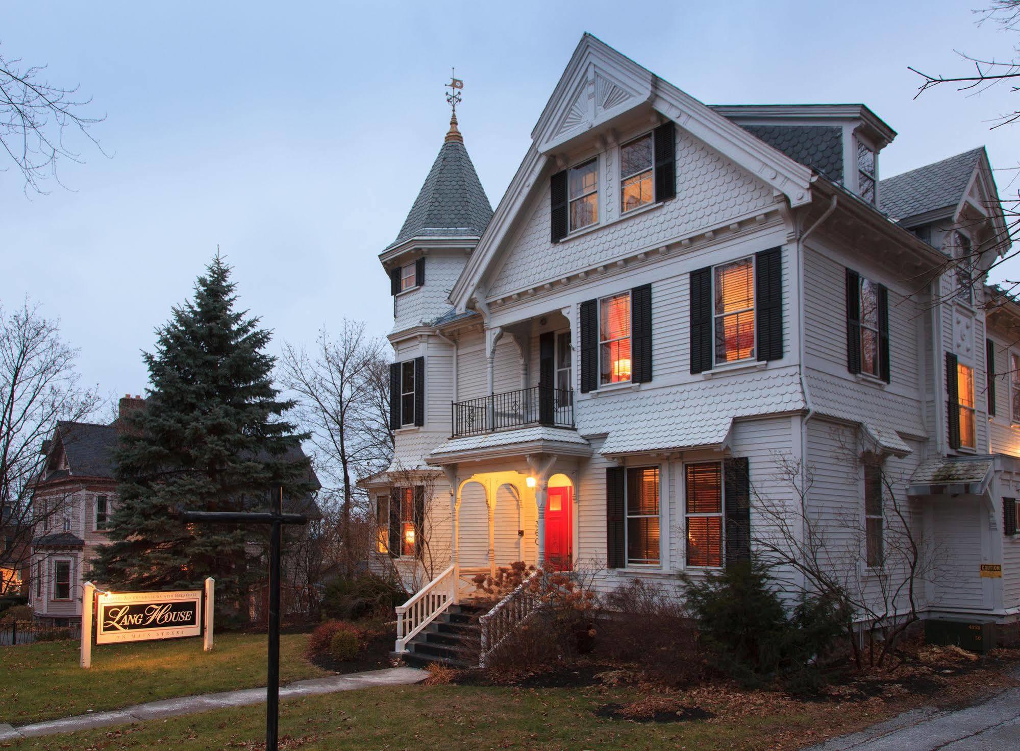 Lang House On Main Street Bed & Breakfast Bed & Breakfast Burlington Exterior photo