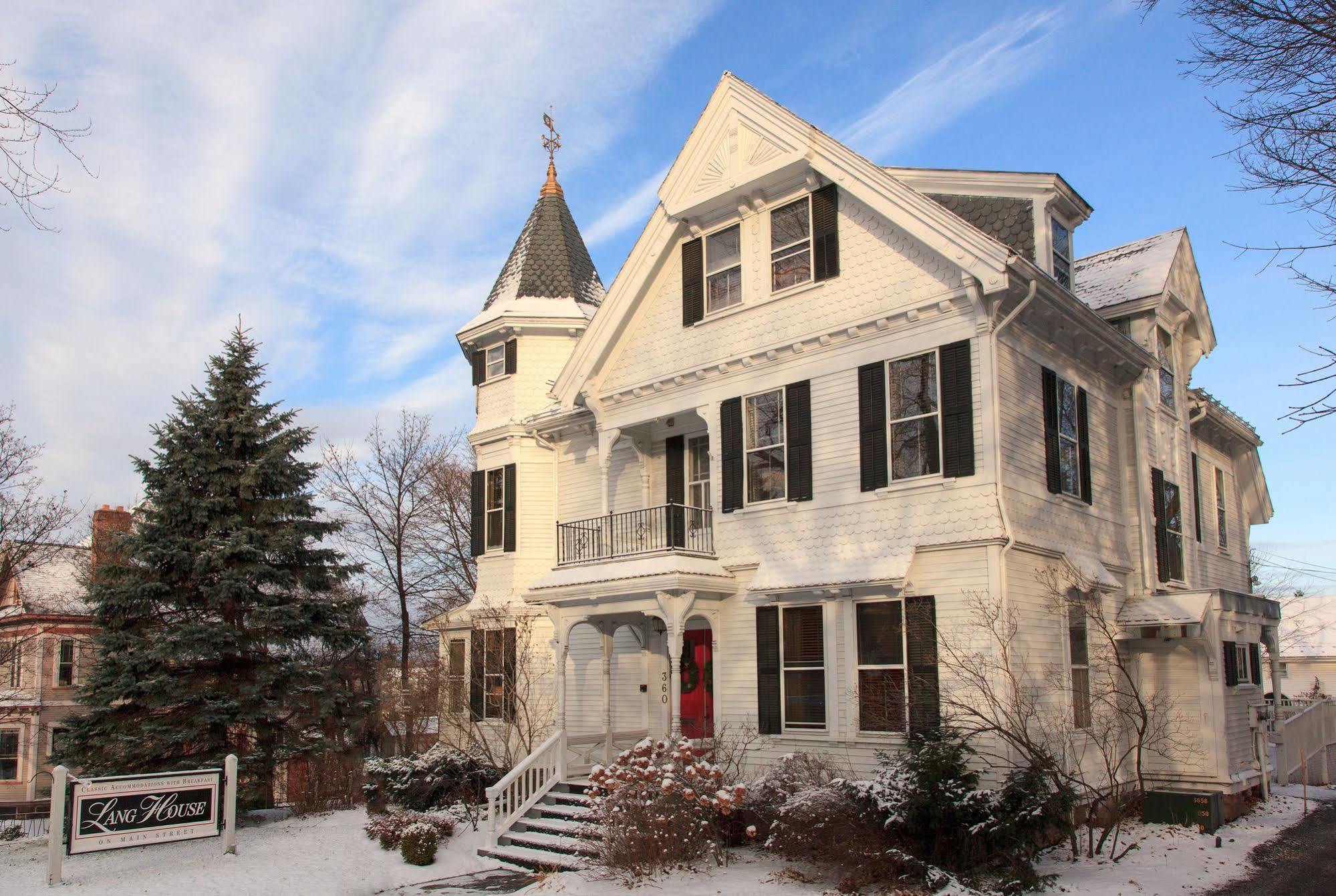 Lang House On Main Street Bed & Breakfast Bed & Breakfast Burlington Exterior photo